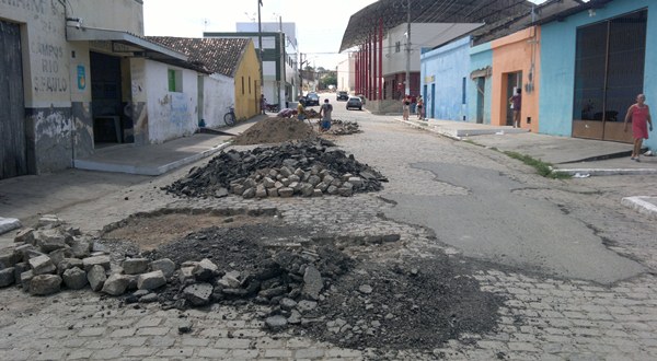 Secretaria de Serviços Urbanos segue realizando obras de melhorias das vias públicas de Itatuba