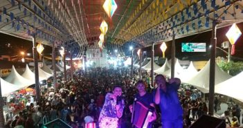 VÍDEO: 1ª noite do São Pedro 2019 de Itatuba teve casa cheia e artistas da terra no palco